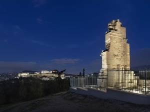 Νέος φωτισμός στον ναό του Ηφαίστου και στο μνημείο Φιλοπάππου με δωρεά του Ιδρύματος Ωνάση