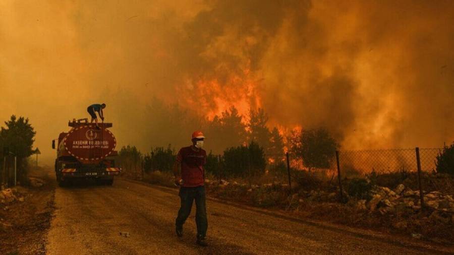 Κομισιόν-Δασικές πυρκαγιές: Αποστολή τριών πυροσβεστικών αεροσκαφών στην Τουρκία