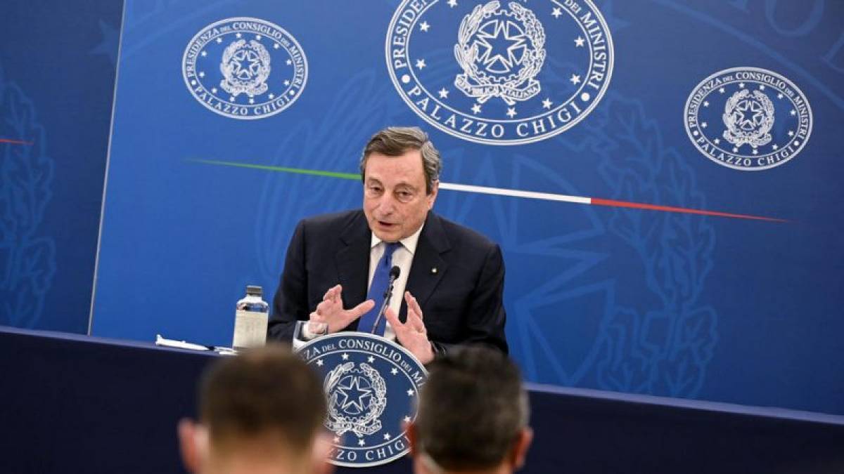 Στη δουλειά μόνο με πιστοποιητικό Covid-19 λέει ο Ντράγκι