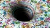 Μαύρη «τρύπα» 900 εκατομμυρίων «βλέπει» η τρόικα για το 2017
