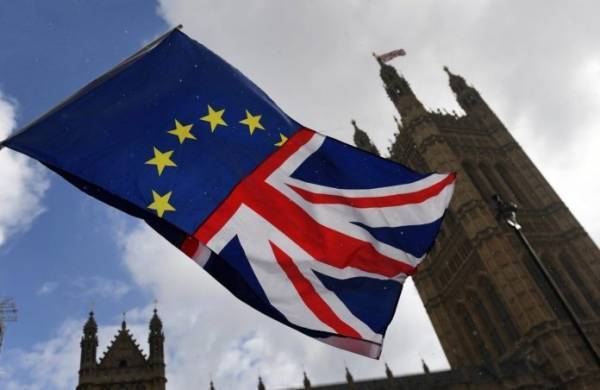 Ένα άτακτο Brexit θα απειλούσε 40.000 θέσεις εργασίας στη Β.Ιρλανδία