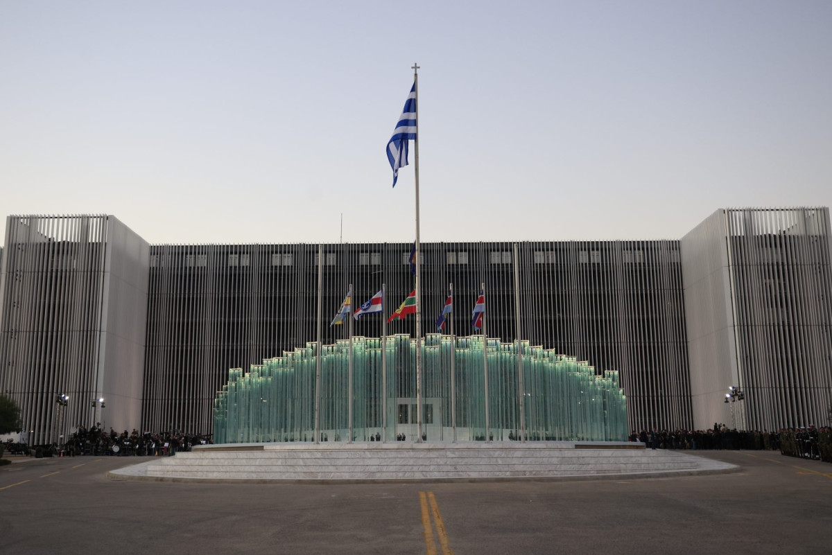 Αποκαλυπτήρια της νέας βιοκλιματικής όψης του ΥΠΕΘΑ: Τα μηνύματα Μητσοτάκη, Δένδια, Μυτιληναίου