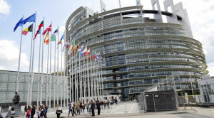 EE: Ανησυχεί για την άμυνά της αλλά στηρίζει την Ουκρανία