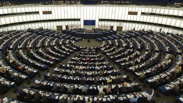ΕΕ: Απροστάτευτοι, ακόμη, οι καταδότες κρουσμάτων διαφθοράς
