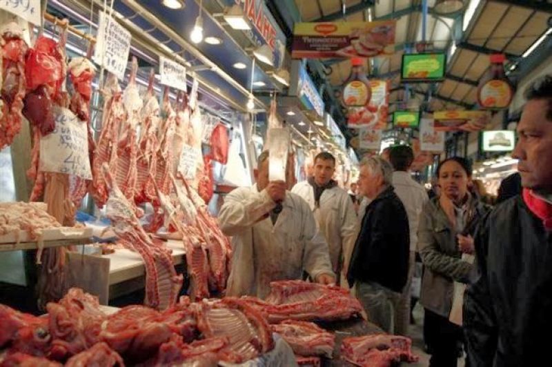 "Κάνε το καλό και ρίξτο στη… Βαρβάκειο": "Έδρασαν" πάλι μυστηριώδεις άγνωστες γυναίκες χαρίζοντας κρέας σε συμπολίτες μας
