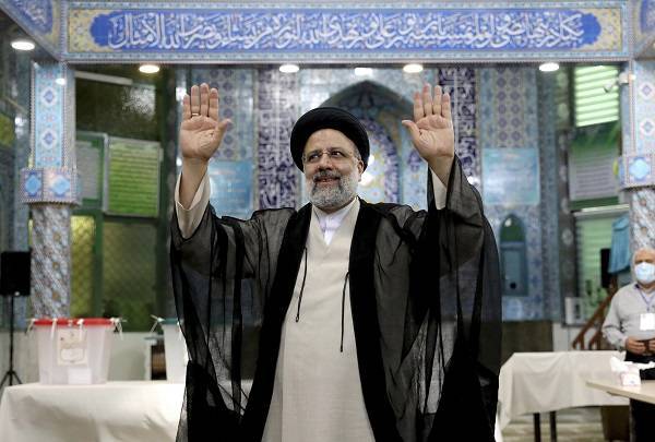 Νέος πρόεδρος του Ιράν ο υπερσυντηρητικός Εμπραχίμ Ραϊσί