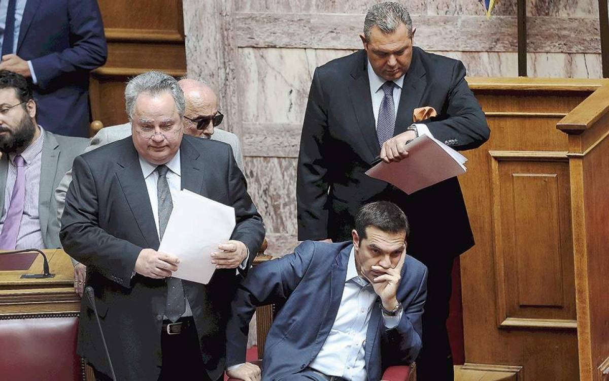 Ο Καμμένος πυροβολεί τον Κοτζιά και ο Κοτζιάς το... Μαξίμου
