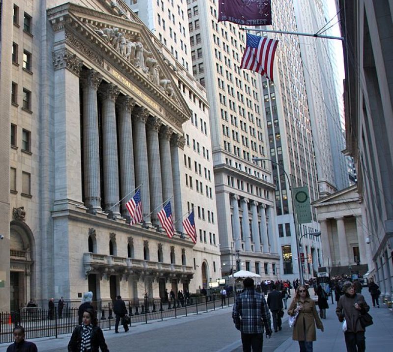 Ανοδική κίνηση στη Wall Street όσο το δολάριο "διορθώνει"