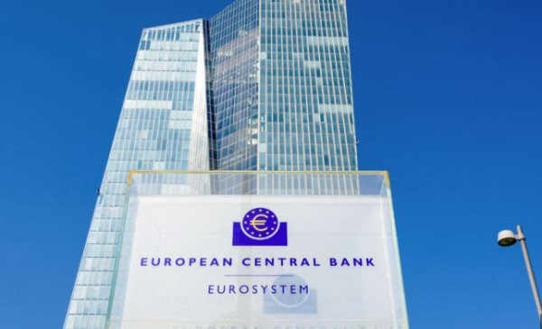 ΕΚΤ: Η επιβράδυνση στους μισθούς στην Ευρωζώνη, φέρνει μείωση επιτοκίων