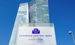 ΕΚΤ: Η επιβράδυνση στους μισθούς στην Ευρωζώνη, φέρνει μείωση επιτοκίων
