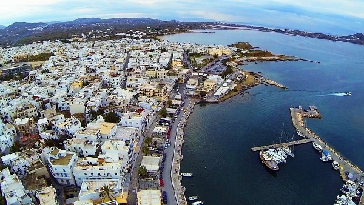 Εστίαση: Τροπολογία για τραπεζοκαθίσματα σε χώρους χερσαίας ζώνης λιμένα