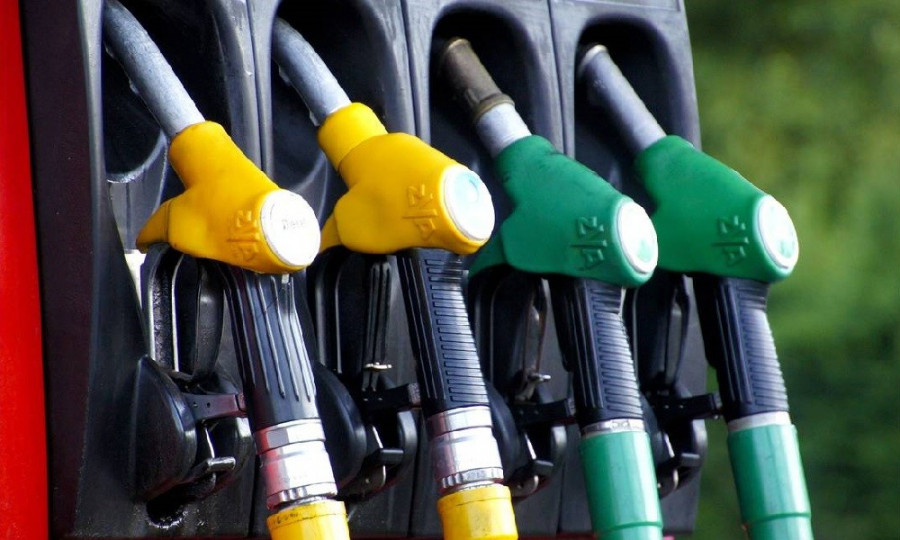 Στα «κόκκινα» τα καύσιμα- Προς τα 3 ευρώ η βενζίνη