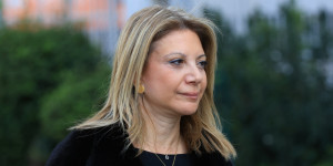 Καρυστιανού κατά ΕΕ για κάλυψη Μητσοτάκη: Καταγγελίες για κράτος δικαίου και αδράνεια των θεσμών