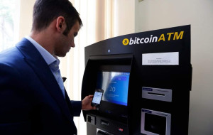 Μειώνονται, παρά τις εντυπωσιακές επιδόσεις, τα ΑΤΜ Bitcoin