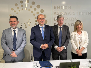 Χατζηδάκης: «Δικαίωμα στη Λήθη», κίνηση ανθρωπιάς στους επιζώντες από καρκίνο