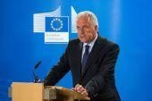 Σκληρή απάντηση Αβραμόπουλου σε Τουσκ για το προσφυγικό