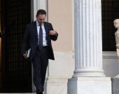 Υπ. Οικονομικών– ΤτΕ– Κομισιόν: Παρτίδα "πόκερ" για το τρίγωνο των ηγετικών θώκων