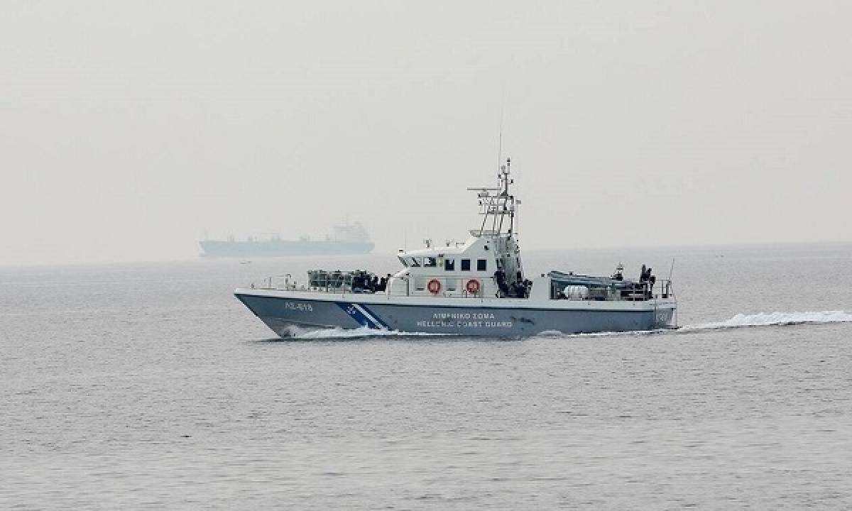 Φωτιά σε φορτηγό πλοίο στο στενό Καφηρέα