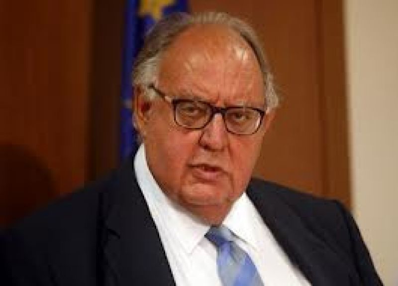 Θ. Πάγκαλος: "Οι μισοί δημόσιοι υπάλληλοι πρέπει να απολυθούν"