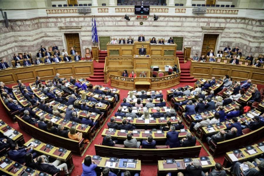 «Αυγουστιάτικος» πολιτικός καύσωνας στη Βουλή- Κόντρα εφ’ όλης της ύλης