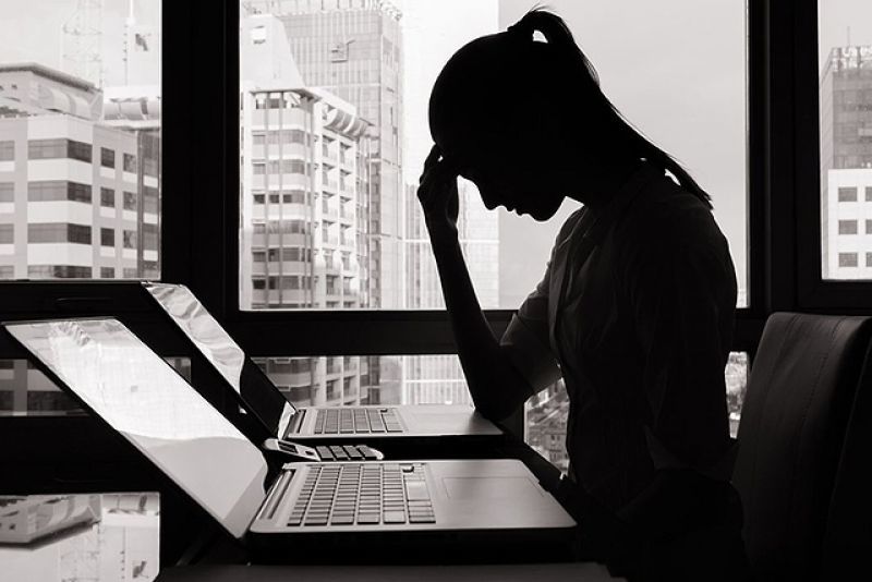 Πότε η πολλή δουλειά κάνει κακό στην υγεία;
