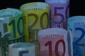 Εξετάζονται μετάθεση επιστρεπτέας προκαταβολής και περαιτέρω απορρόφηση των ενεργειακών αυξήσεων