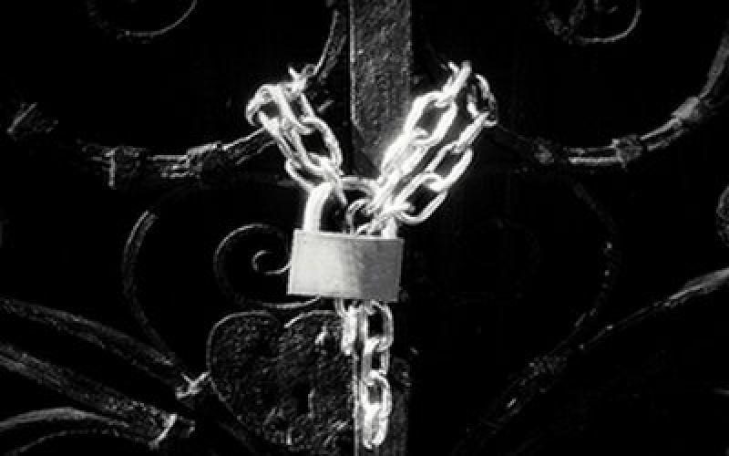 "Μαύρη" η εικόνα των μικρών επιχειρήσεων - Απειλούνται με λουκέτο 175.000