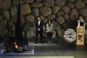 Τσίπρας: Εικόνες από την επίσκεψη του πρωθυπουργού στο μουσείο Ολοκαυτώματος