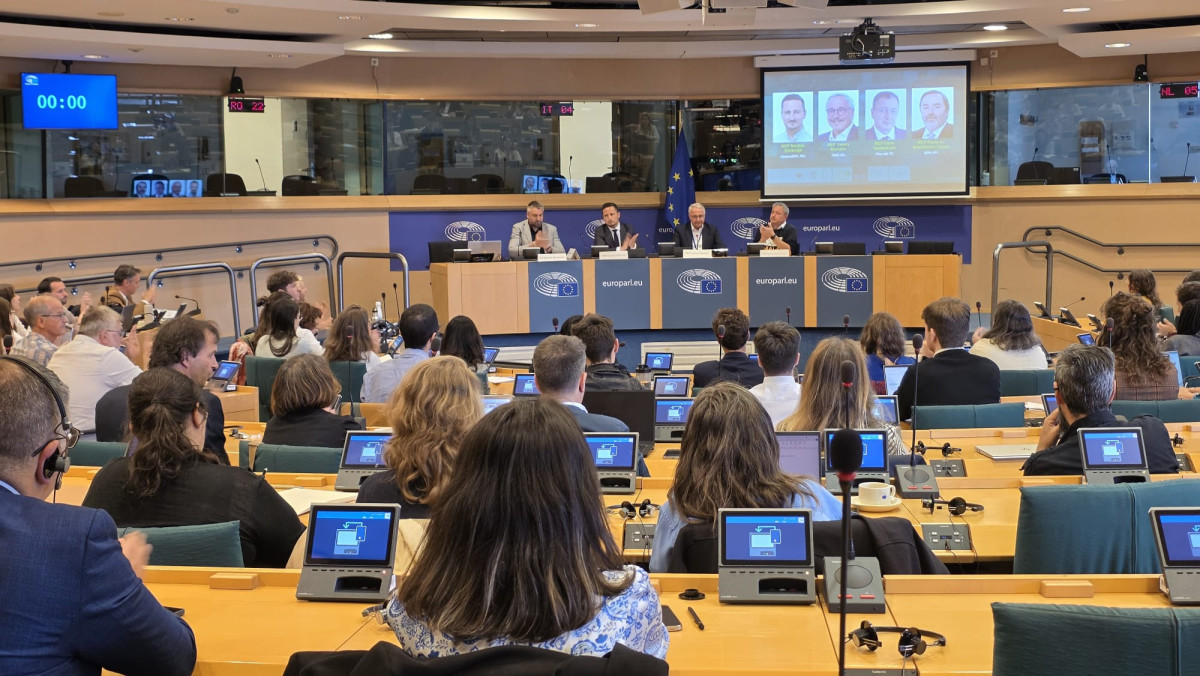 Μανιάτης: Η ενεργειακή μετάβαση θα πετύχει μόνο εφόσον είναι κοινωνικά δίκαιη και χωρίς αποκλεισμούς