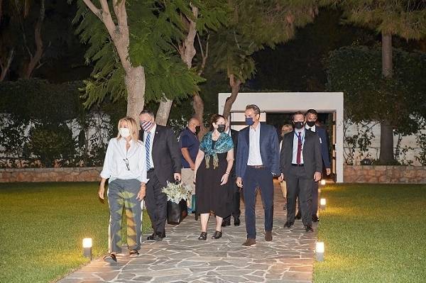 Ο Πρωθυπουργός υποδέχθηκε τον Πομπέο στα Χανιά