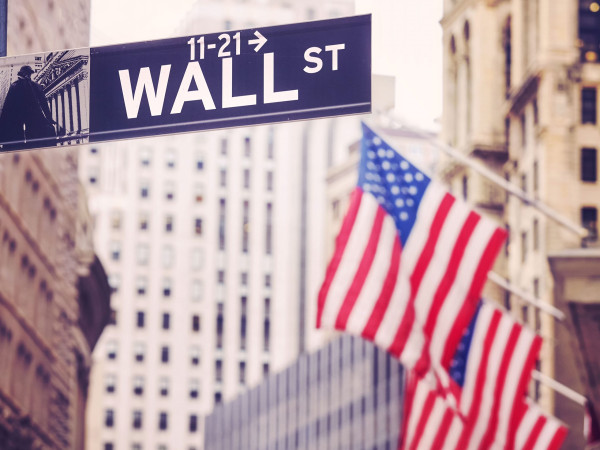Τα αμερικανικά μάκρο δίνουν ώθηση στη Wall Street