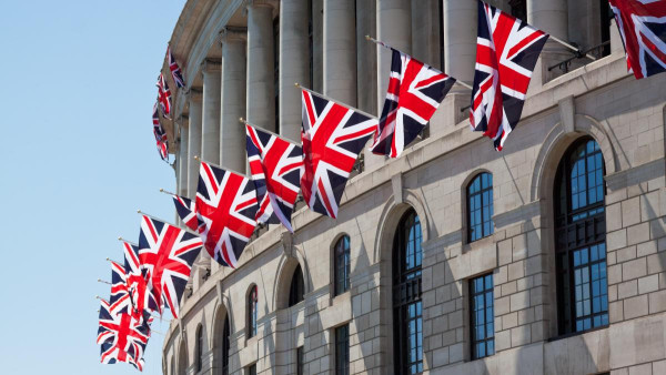 Ήπια άνοδος για τον FTSE 100 στις… λειψές ευρωαγορές