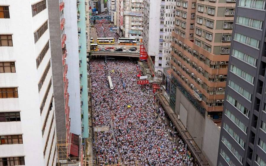 Βρετανικές προειδοποιήσεις στην Κίνα με φόντο το Χονγκ Κονγκ