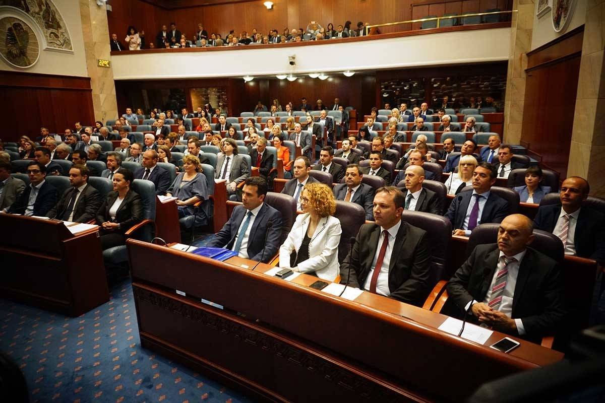 Παρασκηνιακός... πυρετός στην ΠΓΔΜ- «Αγγίζει» την πλειοψηφία ο Ζάεφ