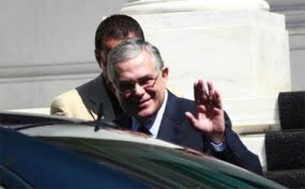 Αποχώρηση Παπαδήμου με αιχμές για τους υπουργούς του