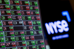 Κατεβάζει «ταχύτητα» η Wall Street μετά το ράλι