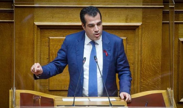 Ο Πλεύρης αποθεώνει τον Τραμπ και ο πλανητάρχης τον… κοινοποιεί