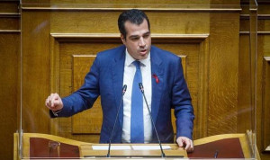 Ο Πλεύρης αποθεώνει τον Τραμπ και ο πλανητάρχης τον… κοινοποιεί