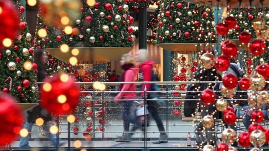 Εορταστικές αγορές και αναμονή χειμερινών εκπτώσεων δίνουν ελπίδα στην αγορά