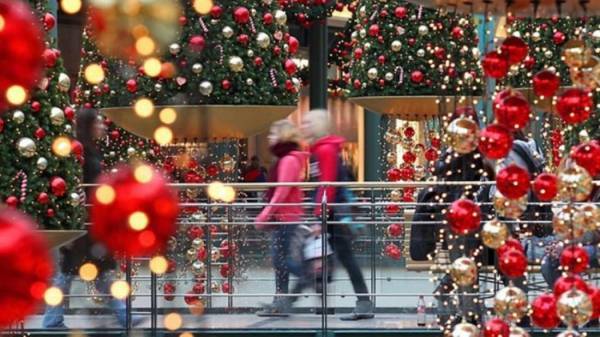 Εορταστικές αγορές και αναμονή χειμερινών εκπτώσεων δίνουν ελπίδα στην αγορά