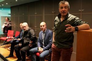 Παρ’ ολίγον ξύλο μεταξύ Θεοδωράκη - Ψαριανού στην Βουλή