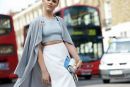 Duster coats: Αυτό το φθινόπωρο θα φάνε τη… σκόνη σας!