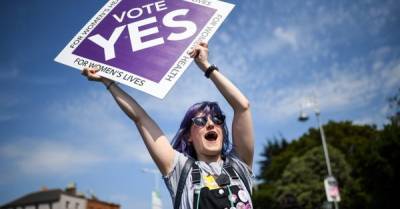 Η Ιρλανδία λέει «Ναι» στη νομιμοποίηση των αμβλώσεων