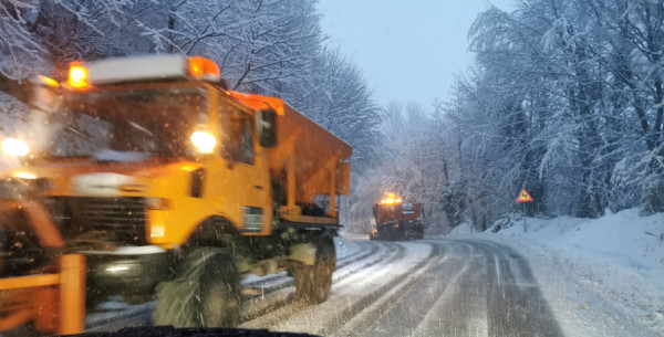 Κυκλοφοριακά προβλήματα σε Αχαΐα και Αιτωλοακαρνανία λόγω χιονιού και παγετού