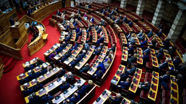 Βουλή: Ψηφίστηκε το νομοσχέδιο για την αδειοδότηση των περιφερειακών καναλιών
