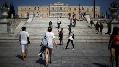 FT: Το πελατειακό κράτος στην Ελλάδα αντέχει ακόμα