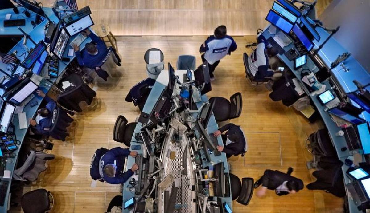 Wall Street: Διστακτικές κινήσεις στον αστερισμό των απανωτών ρεκόρ