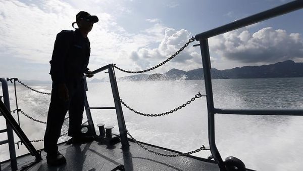 Συναγερμός στη Μαλαισία- Ανετράπη πλεούμενο με 100 επιβάτες