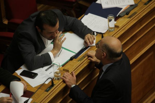 Σύγκρουση ΝΔ - Παππά για τις τηλεοπτικές άδειες