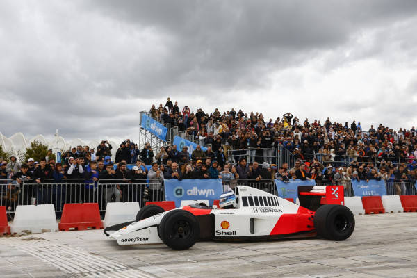 Μπορεί το Allwyn | McLaren Racing LIVE IN ATHENS να χωρέσει σε τρεις μόνο λέξεις;